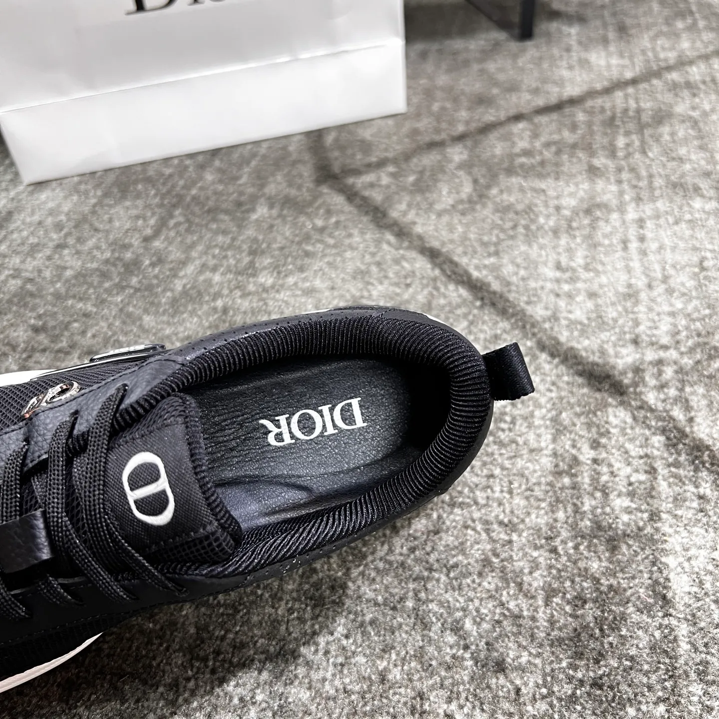 Factory price: 438💰Dior's new casual men's shoes👉 👉 Fashionable and versatile, 💞 simple and elegant style, 🔊 The fabric is made of imported cowhide with mesh, ☑️breathable mesh lining, sheepskin feet, original wear-resistant rubber outsole, exclusive new style, actual shot, three colors available, code number: 38-44, (45 can be customized)